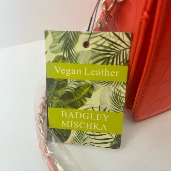 NWT Badgley Mischka Croco Crossbody Gold Chain Purse Handbag Small BM-4173 - Picture 2 of 10